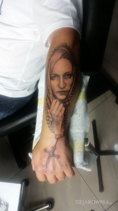 Tatuaż maryjka - religijne