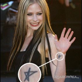 Avril Lavigne - tatuaż gwiazdka