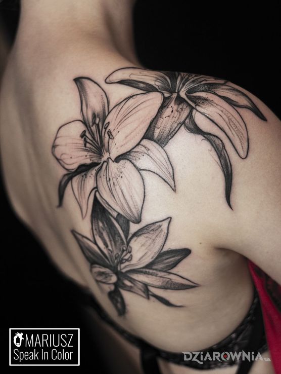 Tatuaż kwiatuszki - kwiaty