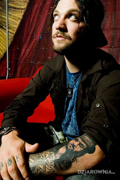 Tatuaż bam margera - tatuaż na przedramieniu - sławnych osób