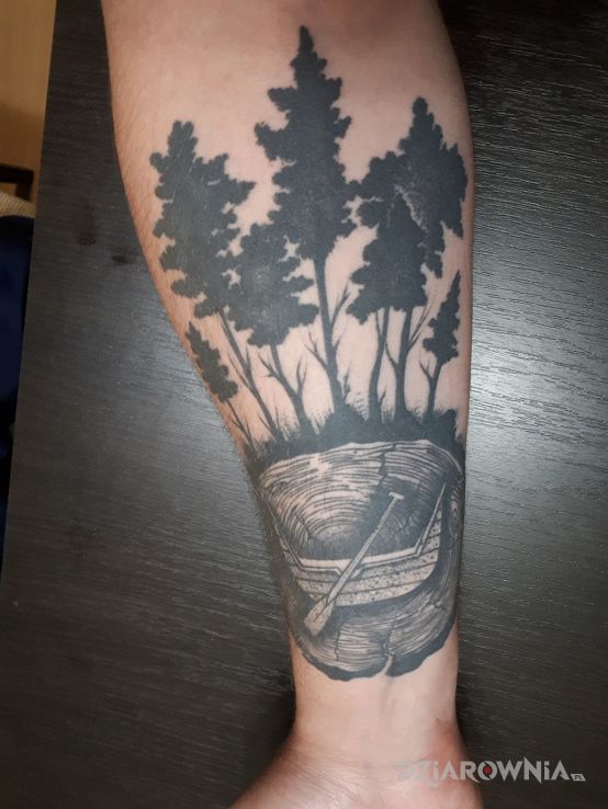 Tatuaż pień z herbem łodzi - patriotyczne