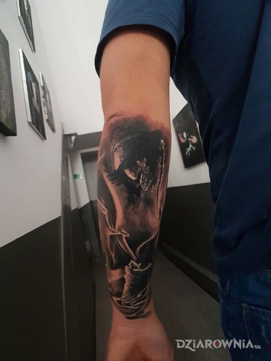 Tatuaż łzawiąceoko przygaszonaświeczka - twarze