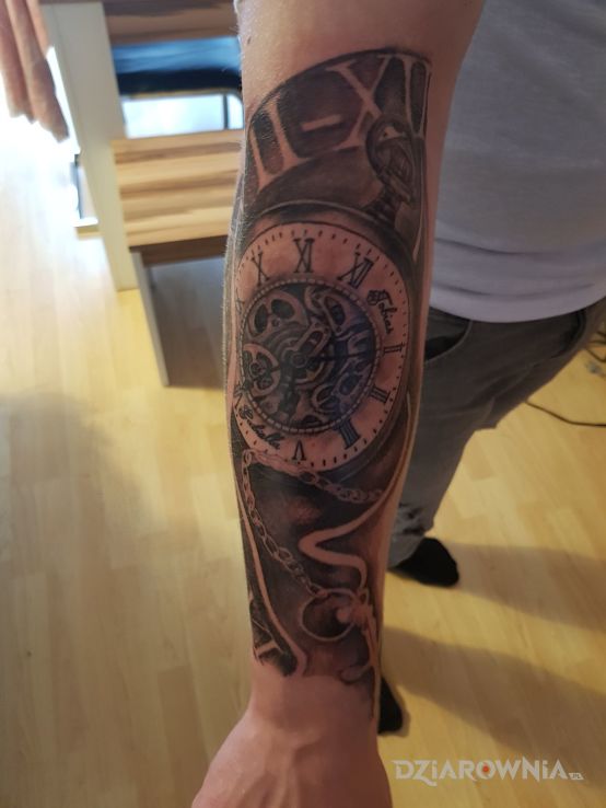 Tatuaż zegar czas rodzina - przedmioty