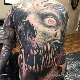 Przerażający tatuaż