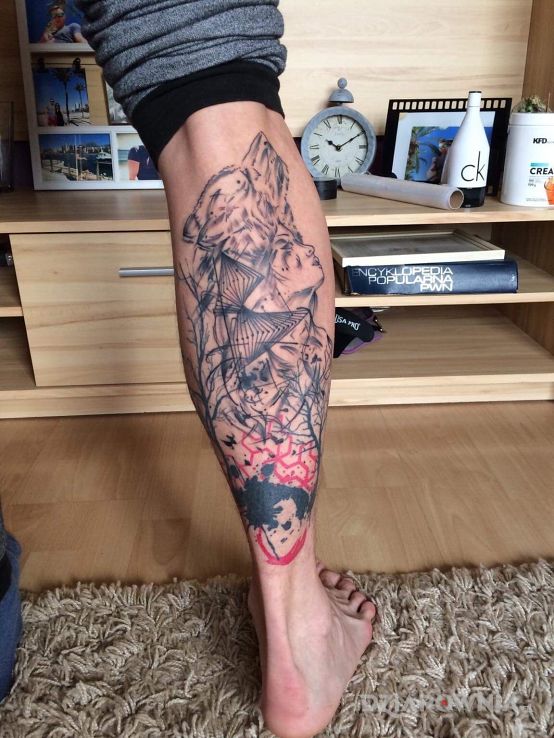 Tatuaż trash polka łydka kobieta wilk drzewa - pozostałe