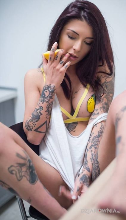 Tatuaż słodka cytryna - seksowne
