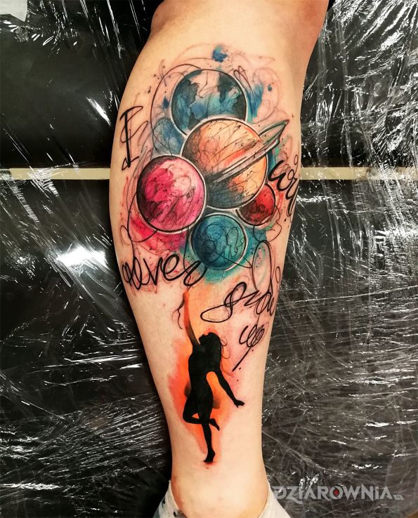 Tatuaż planety - napisy