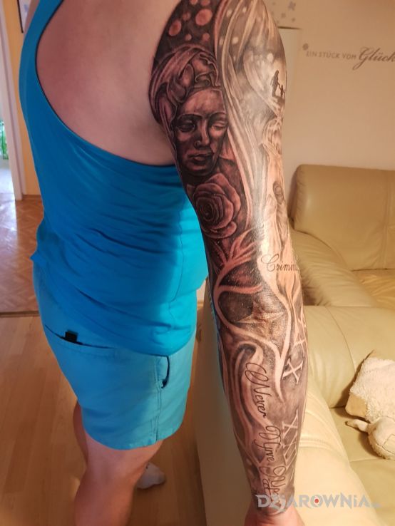 Tatuaż maryja i moja kochana rodzinka - religijne