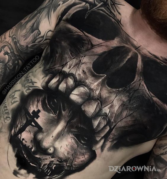 Tatuaż demon nad krzyżem - realistyczne