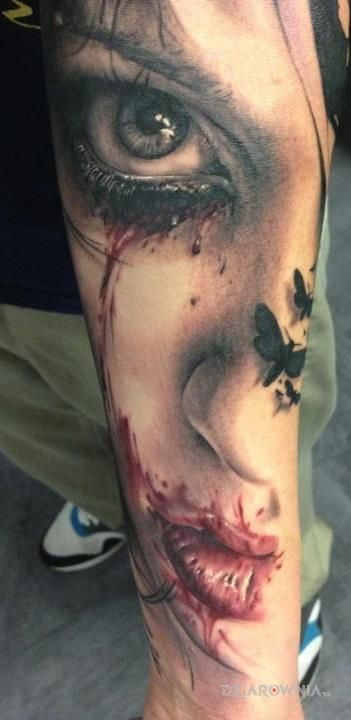 Tatuaż rozmazany makijaż - realistyczne