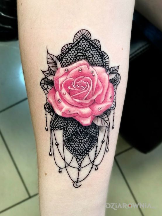 Tatuaż róża - kwiaty