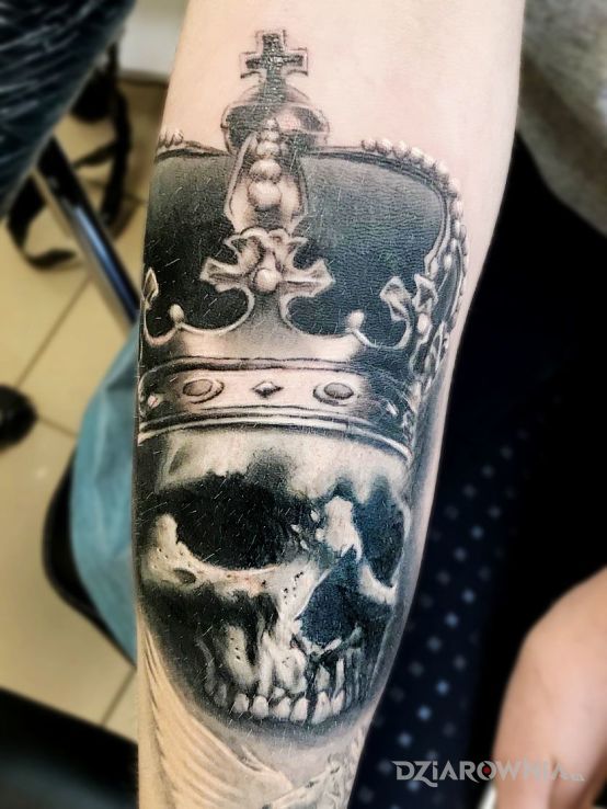 Tatuaż czaszka korona - czaszki