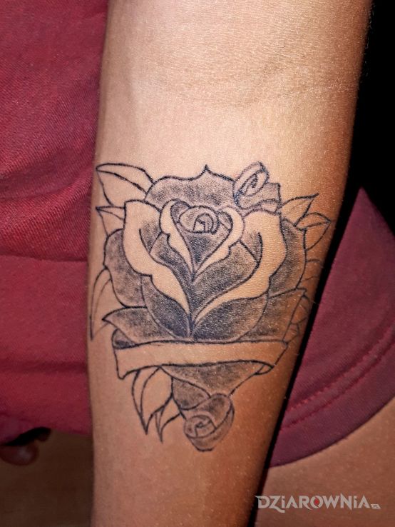 Tatuaż róża - kwiaty