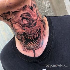 Szyjowy tatuaż ??