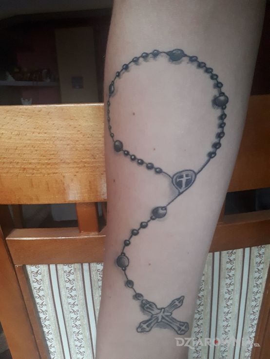 Tatuaż różaniec - religijne
