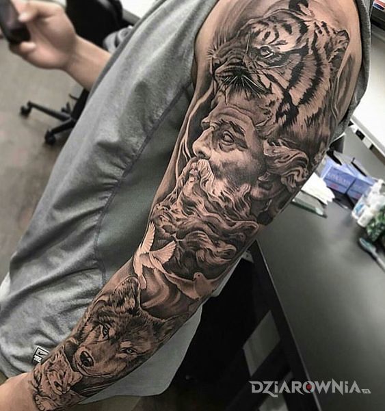 Tatuaż człowiek bliski naturze - realistyczne