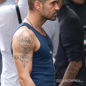 Colin Farrell - tatuaż na ramieniu