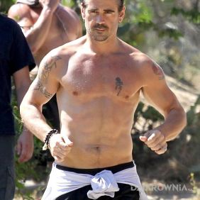 Colin Farrell - tatuaż na klatce piersiowej