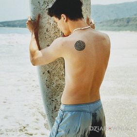 Josh Hartnett - tatuaż