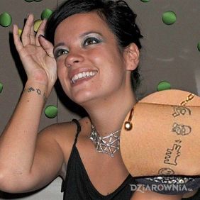 Lily Allen - tatuaż znaki
