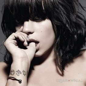 Lily Allen - emotoikonki w formie tatuażu :)