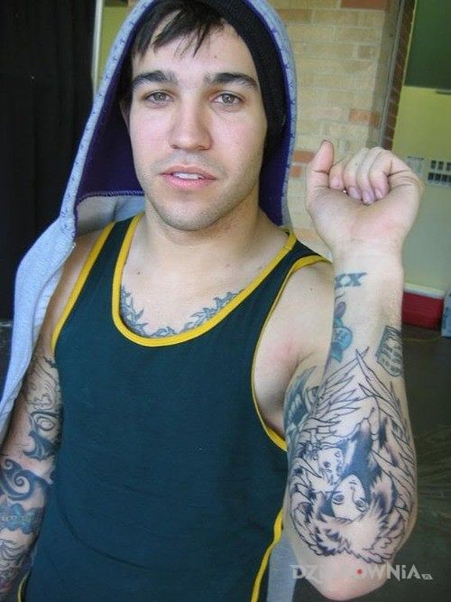 Tatuaż pete wentz - caly wydziarany - sławnych osób