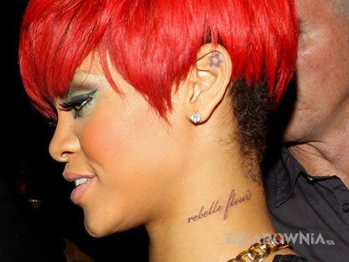 Tatuaż rihanna - tatuaż rebelle fleur - sławnych osób