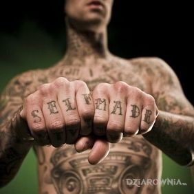 Travis Barker - SELF MADE na palcach