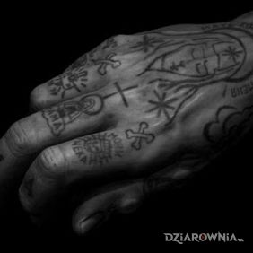 Pierścienie na palcach