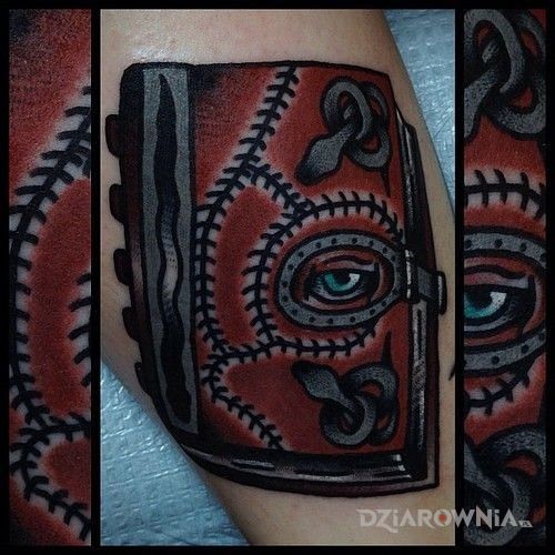 Tatuaż piekielna księga - przedmioty