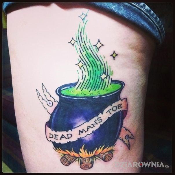 Tatuaż magiczny kociołek - przedmioty