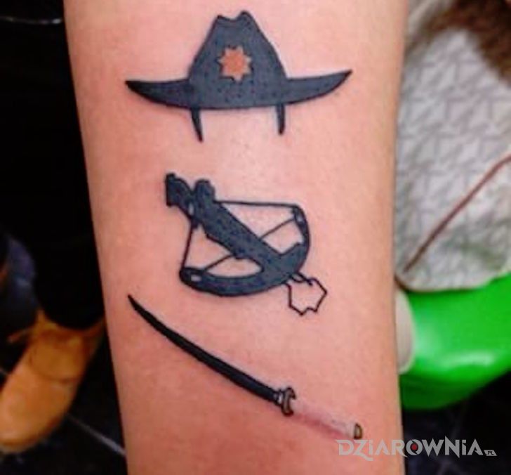 Tatuaż the walking dead - przedmioty