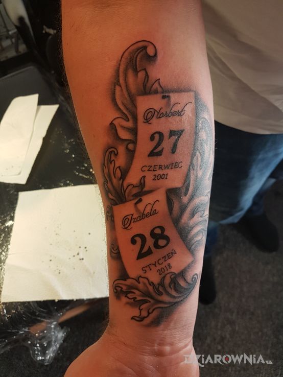 Tatuaż daty urodzenia - napisy