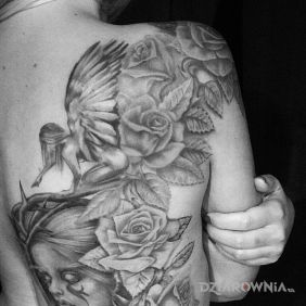 Róże, anioł, elfica, cierń