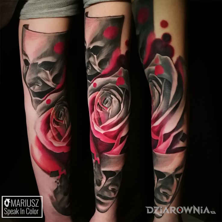 Tatuaż klimatycznie - kwiaty