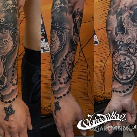 Czacha klepsydra i krzyż