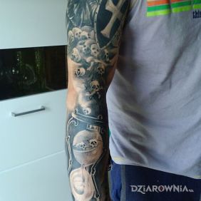 Assassin Zegar Czachy Różaniec Klepsydra c.d.