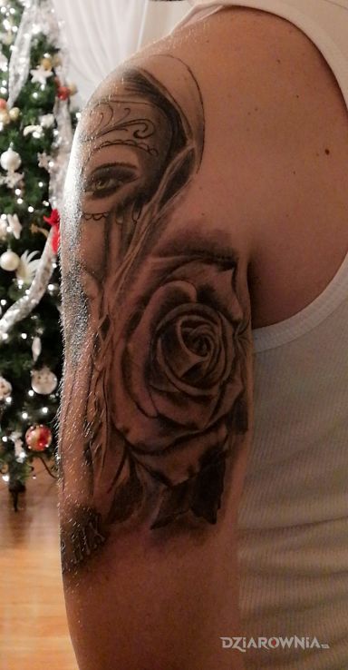 Tatuaż róża - kwiaty