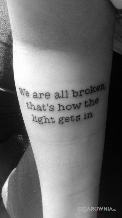 Tatuaż swiatlo - napisy