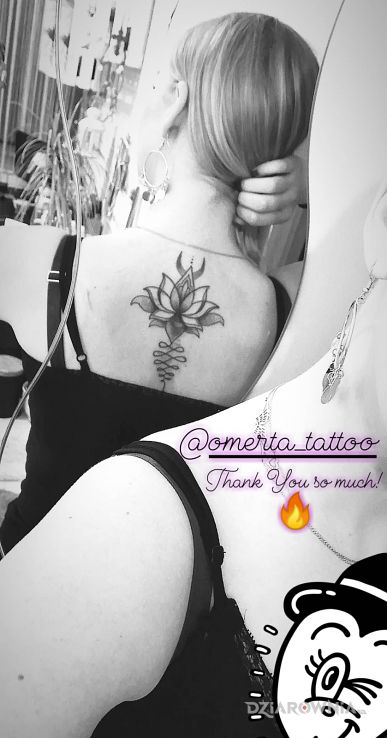 Tatuaż kobieco mandalka - mandale