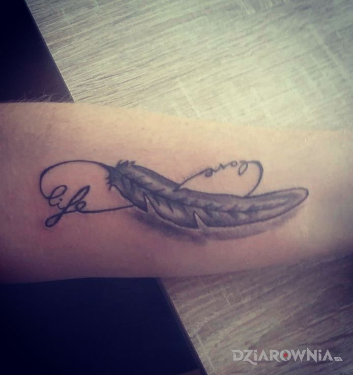 Tatuaż piorko - miłosne