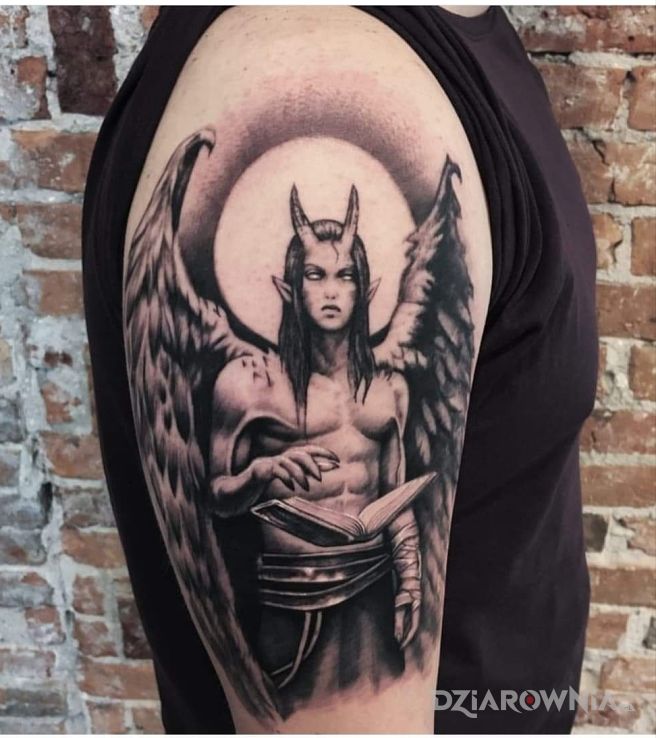 Tatuaż fantasy magia ramię pierwszy - postacie