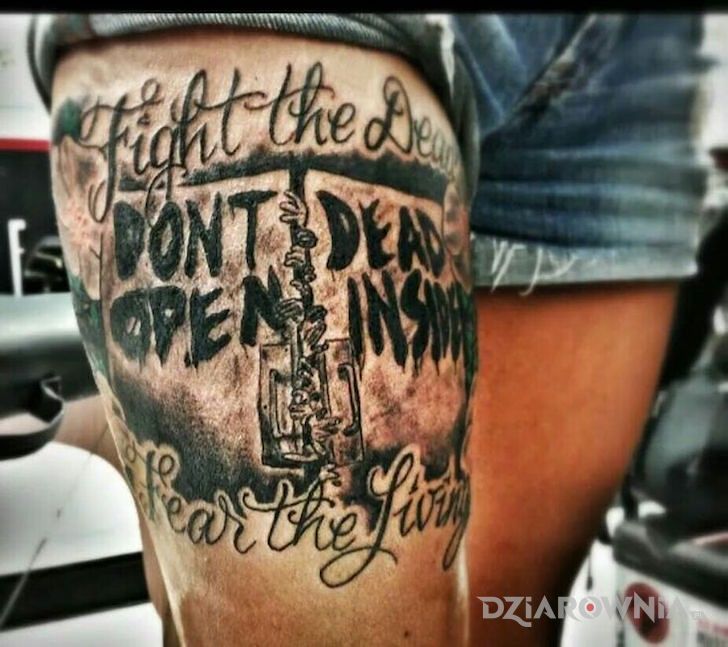 Tatuaż motyw z serialu the walking dead - napisy