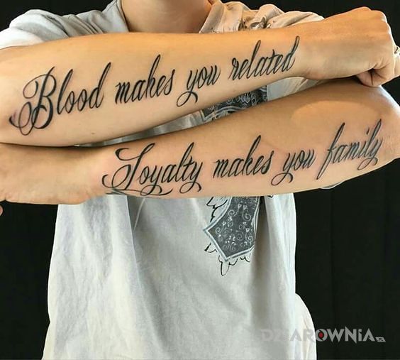 Tatuaż lojalnosc - napisy