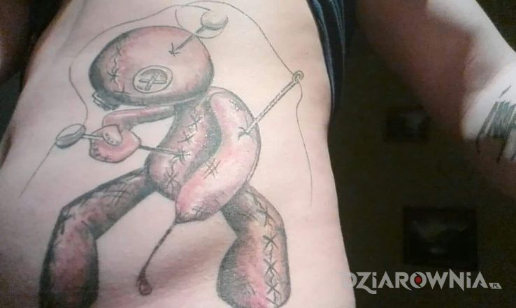 Tatuaż laleczka woodoo - indiańskie