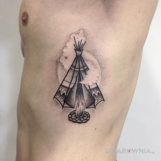 Tatuaż tipi - przedmioty