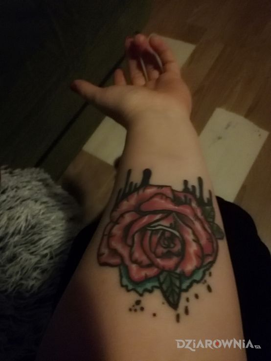 Tatuaż róża - kwiaty