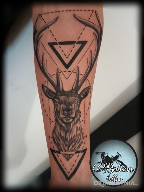 Tatuaż jeleń w geometrii - pozostałe