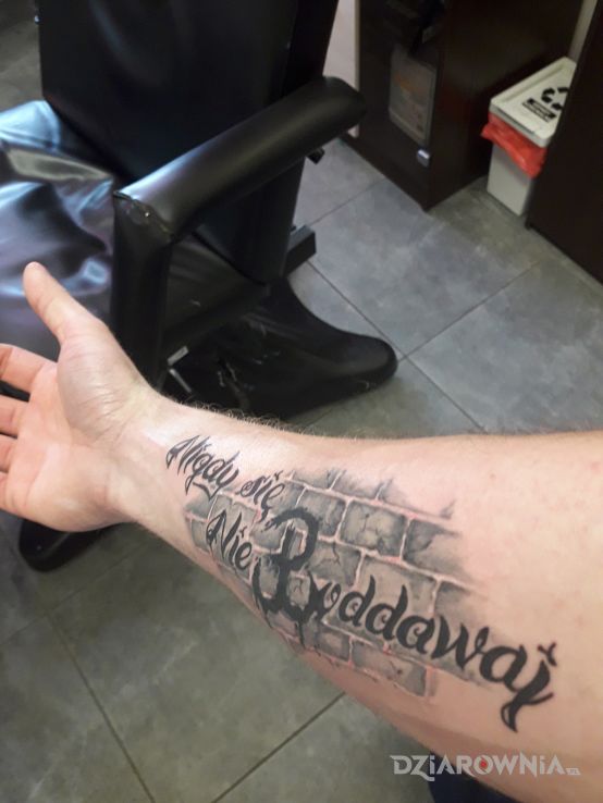 Tatuaż napis - patriotyczne