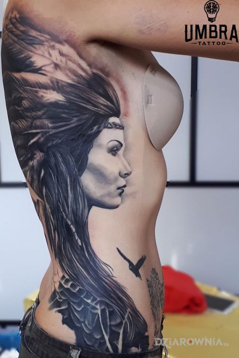 Tatuaż trochę klimatu indian w kobiecym wydaniu - indiańskie
